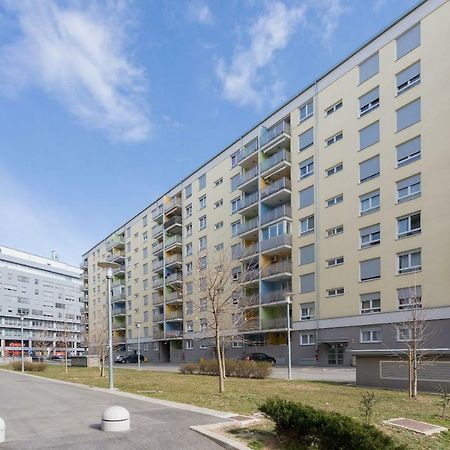 Cute And Sunny Studio In Zagreb With Balcony & Free Parking Dış mekan fotoğraf